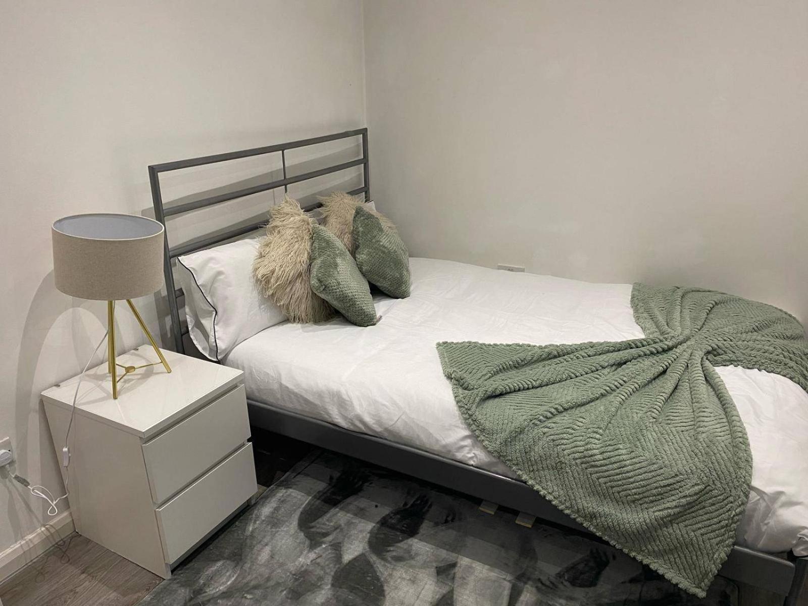 Studiosleeps2-gardenview-parking-internet-patio Londra