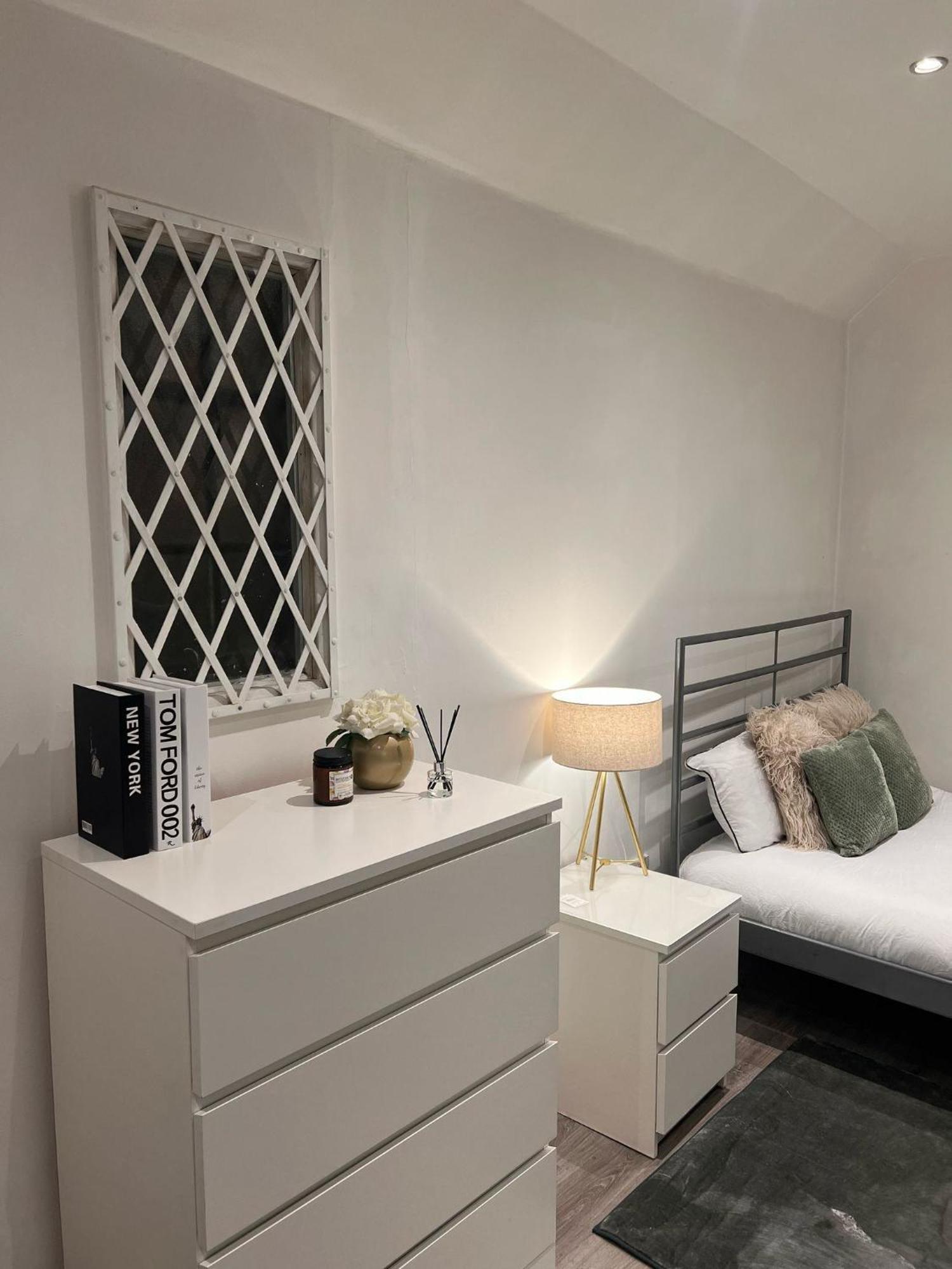 Studiosleeps2-gardenview-parking-internet-patio Appartamento Londra